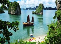 Vietnam holiday in halong bay